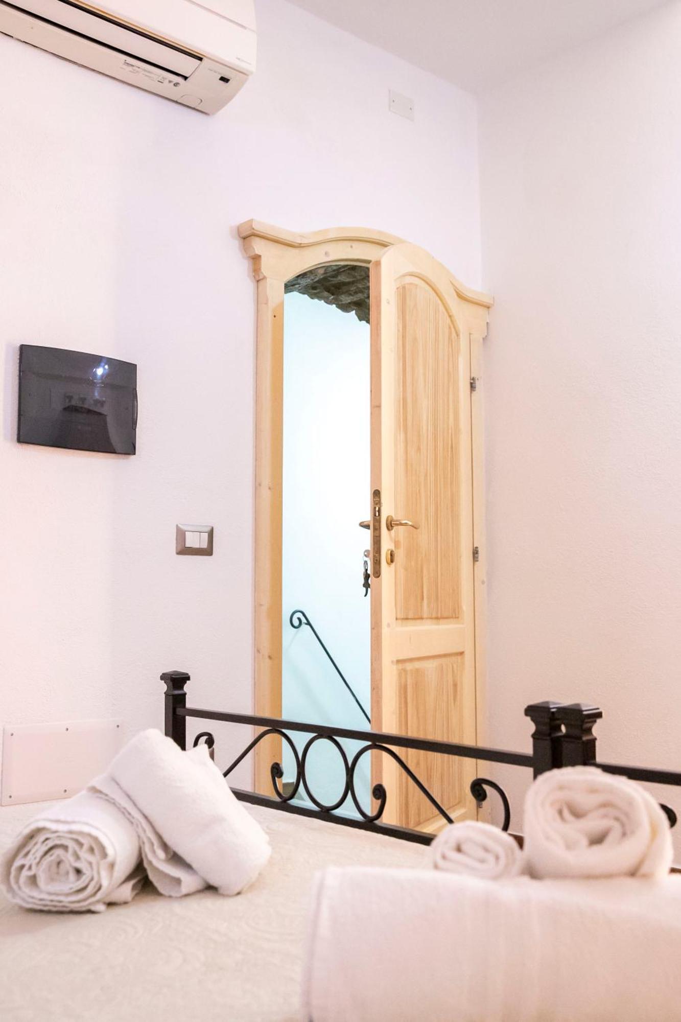 La Torre Del Pozzo Guest House Bosa Exterior photo